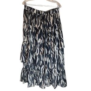 NWT: CUPIO BLUSH Stylish Navy and White Tiered Skirt Size Medium